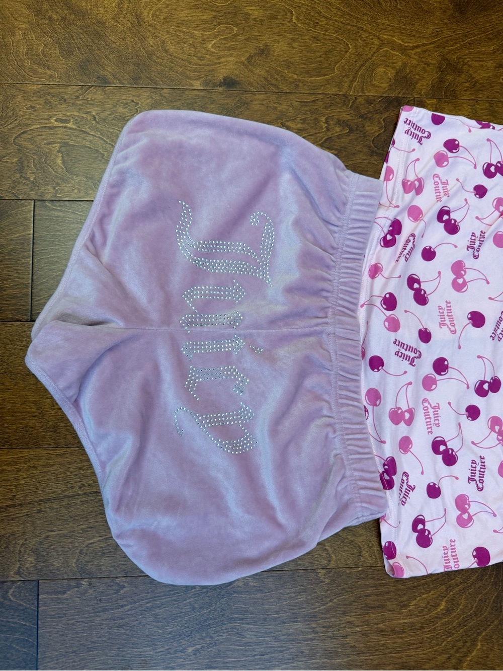 Juicy Couture Pink logo Cherry-Print top Short Pajama Set Sz M - Picture 11 of 15